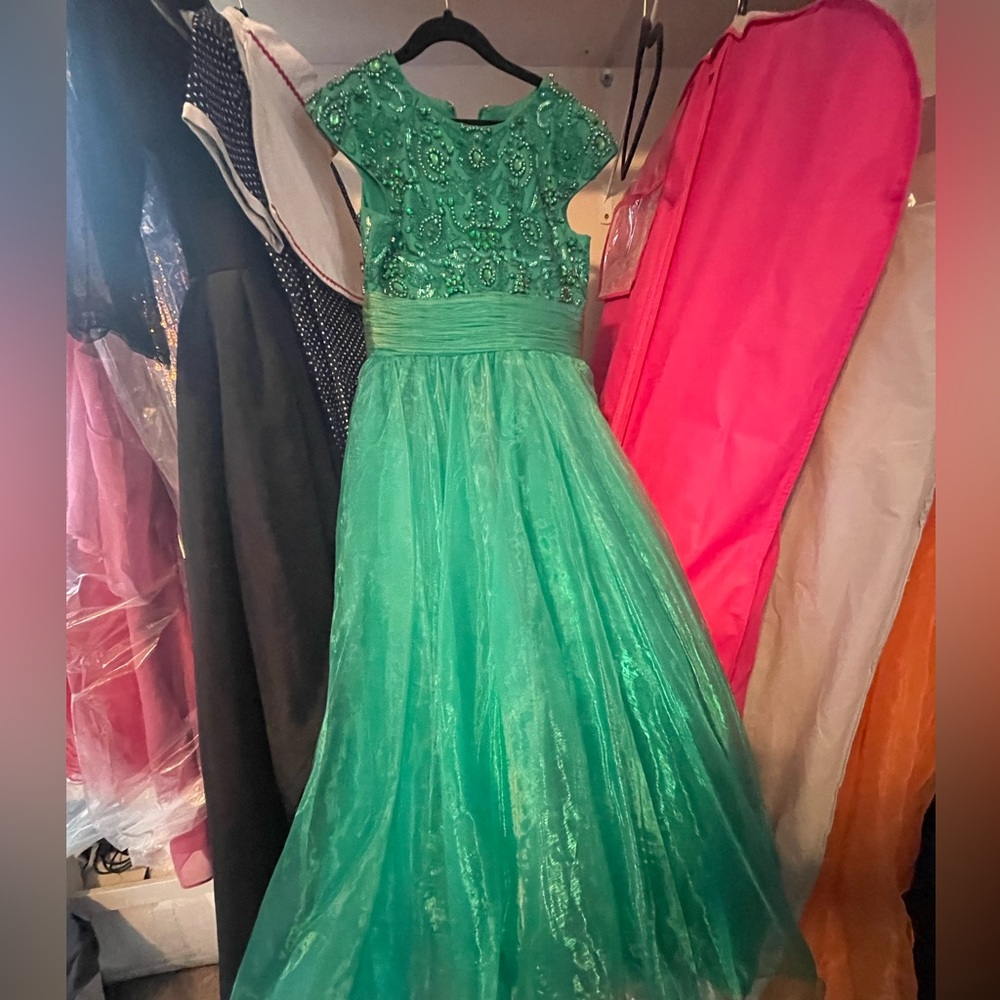 Sherri Hill Kids/ littles Dress. size 10- green. Pageant formal.